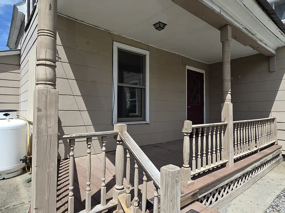 7 Pine St #1/2