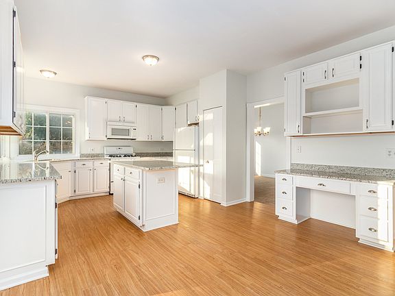 5th image of 836 Tylerton Cir