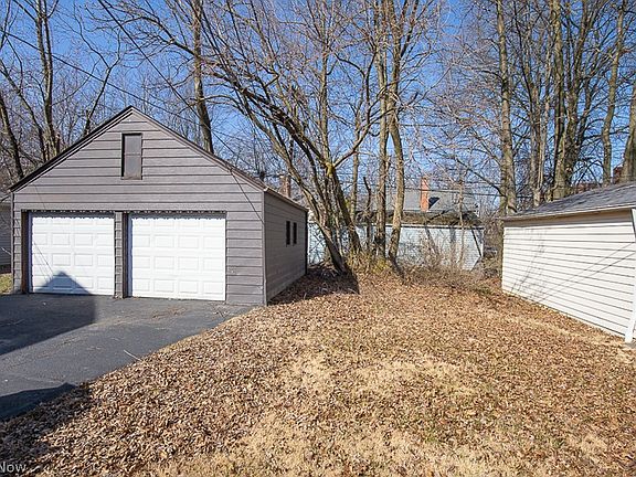 2nd image of 881 Eloise Dr