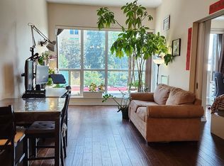 208 Queens Quay W #204, Toronto, ON M5J2Y5