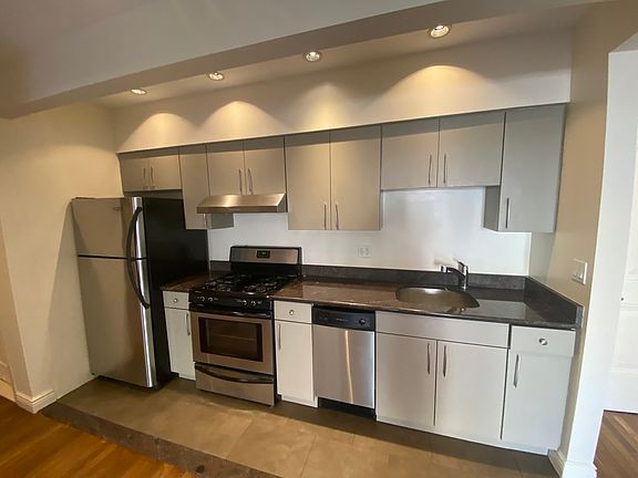 4th image of 28-25 36th St #2RR