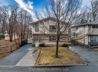 847 Pinewood Cres, Ottawa, ON K2B 5Y3