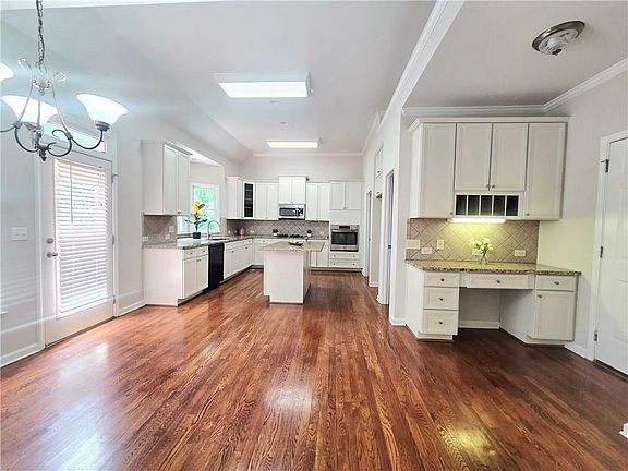 3rd image of 3792 Suwanee Mill Dr