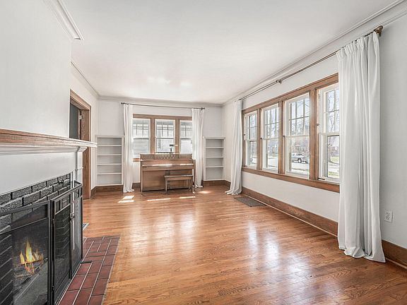 4th image of 2042 College Ave SE