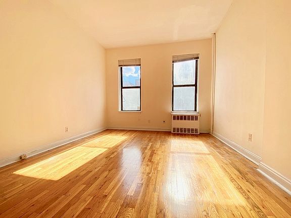 3rd image of 76 Saint Marks Pl #3CC