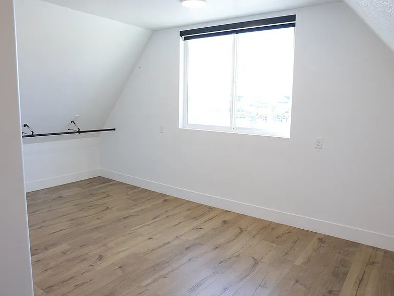 1150 W 400th St N #B — Photo 3