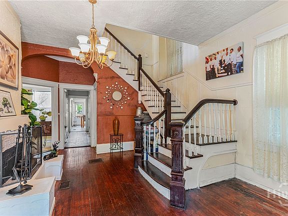 4th image of 211 W 34th Street
