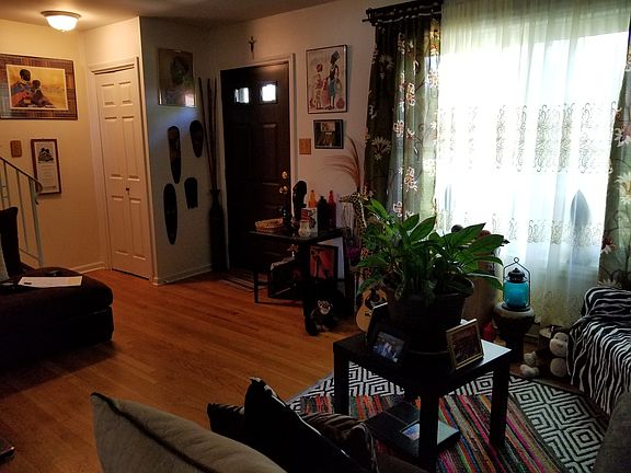 4th image of 18W169 Standish Ln