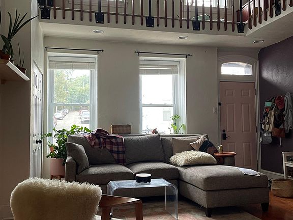 2nd image of 221 Hermitage St