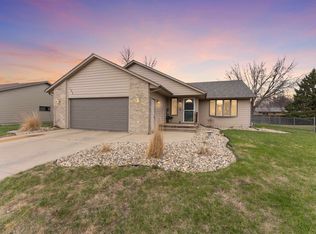 304 W Birchwood Cir, Brandon, SD 57005