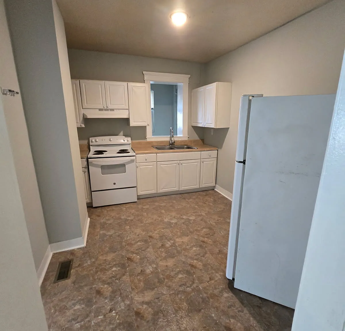 3 bed, 693 sqft, $1,700 — Photo 3