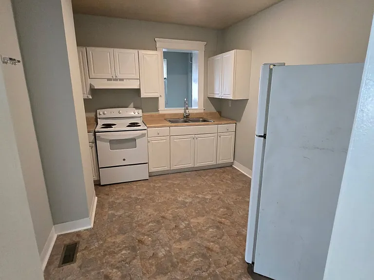 131 Hough Ave #5 — Photo 3