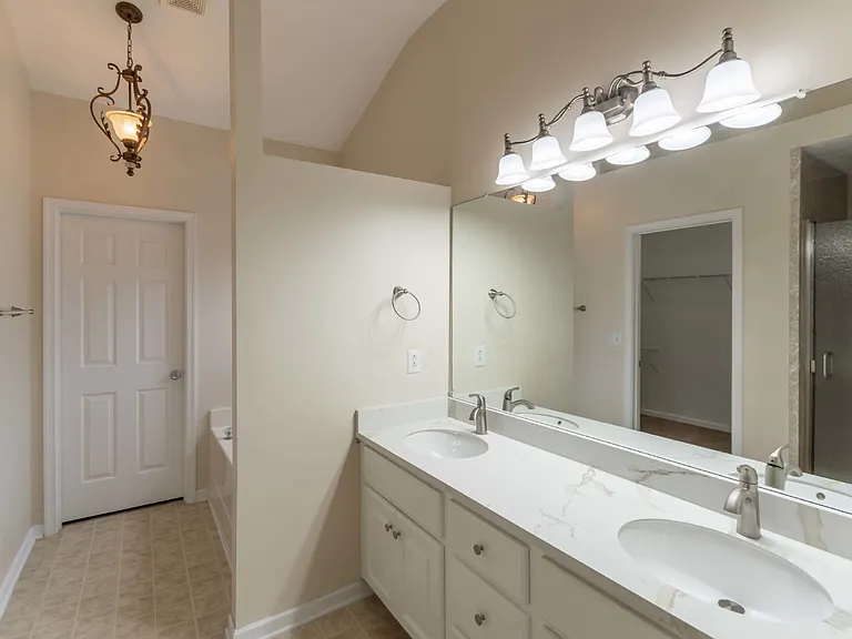 4716 Chepstow Dr — Photo 12