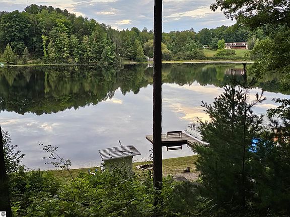 3rd image of 21095 Northcrest Dr