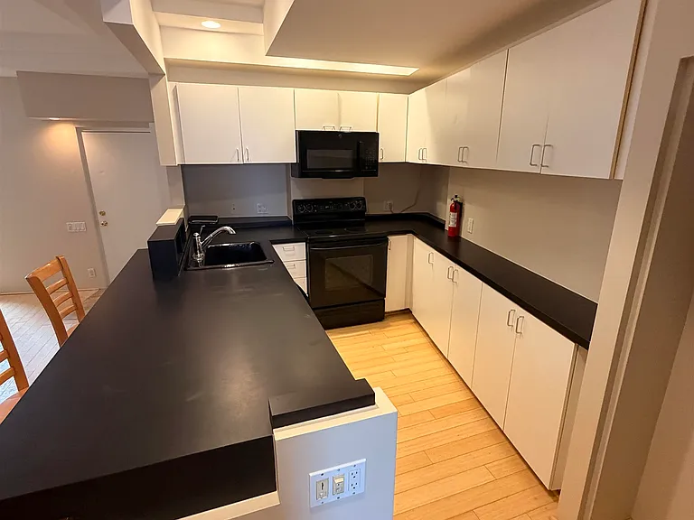 401 State St #P101 — Photo 6