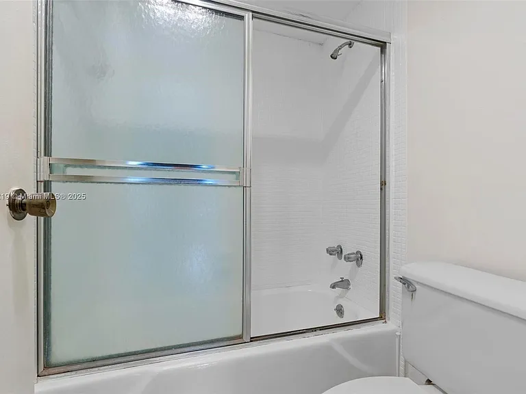 1965 S Ocean Dr — Photo 8