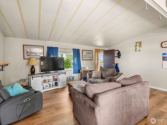 5th image of 2306 Grant Place