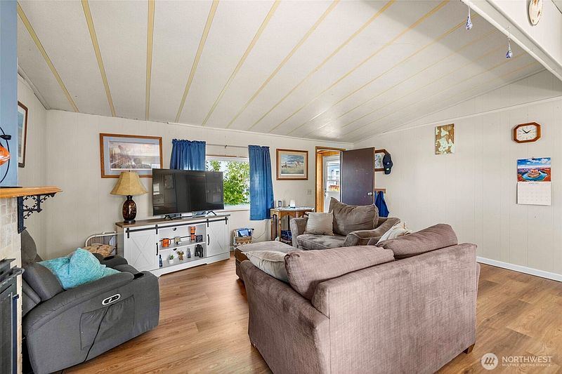5th image of 2306 Grant Place
