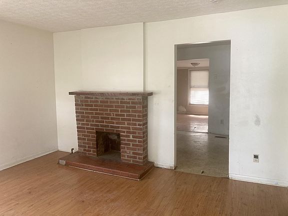3rd image of 102 Rosemary Ave