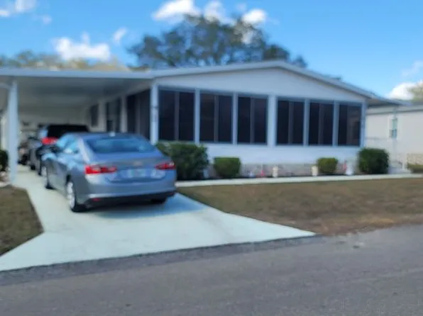 500 Honeysuckle Dr, Fruitland Park, FL 34731