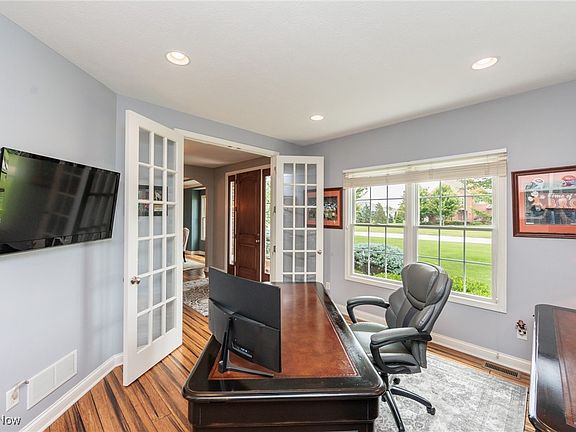 5th image of 4232 Maidstone Ln