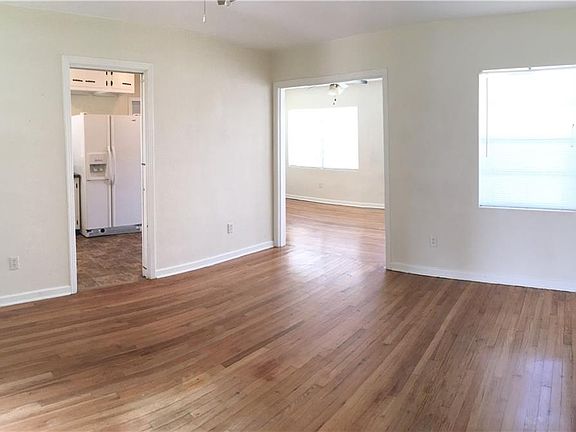 4th image of 1624 Skinner St