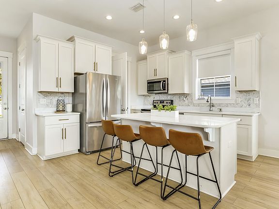 5th image of 606 W Intendencia St