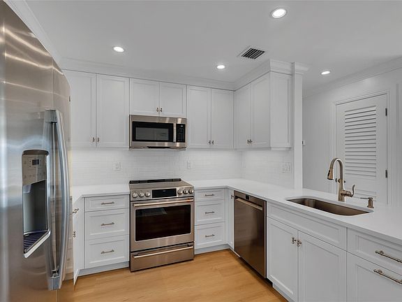 5th image of 6299 Bay Club Drive #4