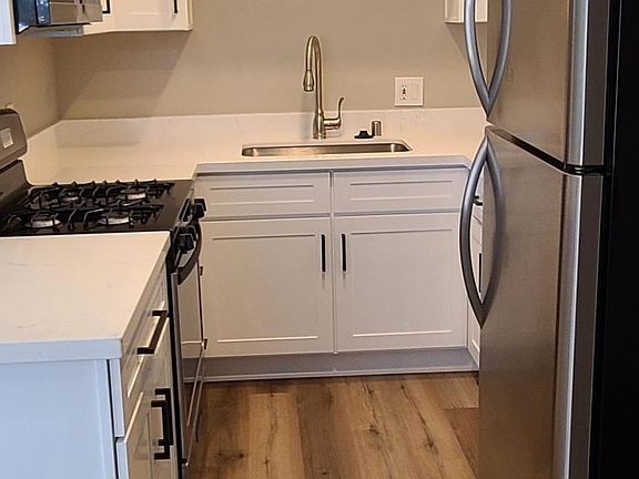 4th image of 383 W Bay St #3