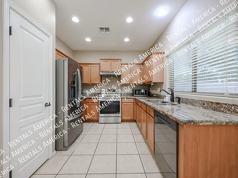 7414 N 88th Ln — Photo 14