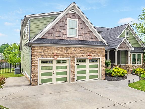 3rd image of 8890 Skybrook Dr