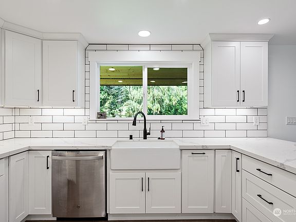 3rd image of 22419 38th Avenue NW