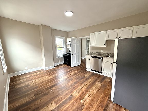 4th image of 121 N Broadway St #3