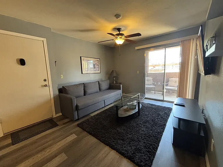 1810 E Blacklidge Dr #306 — Photo 2