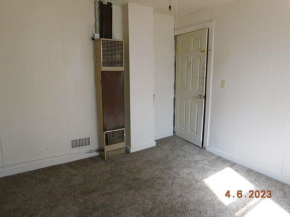 3rd image of 802 E 6th St #8