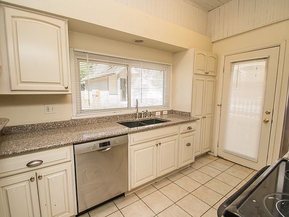 1921 Arapahoe Ave Kitchen