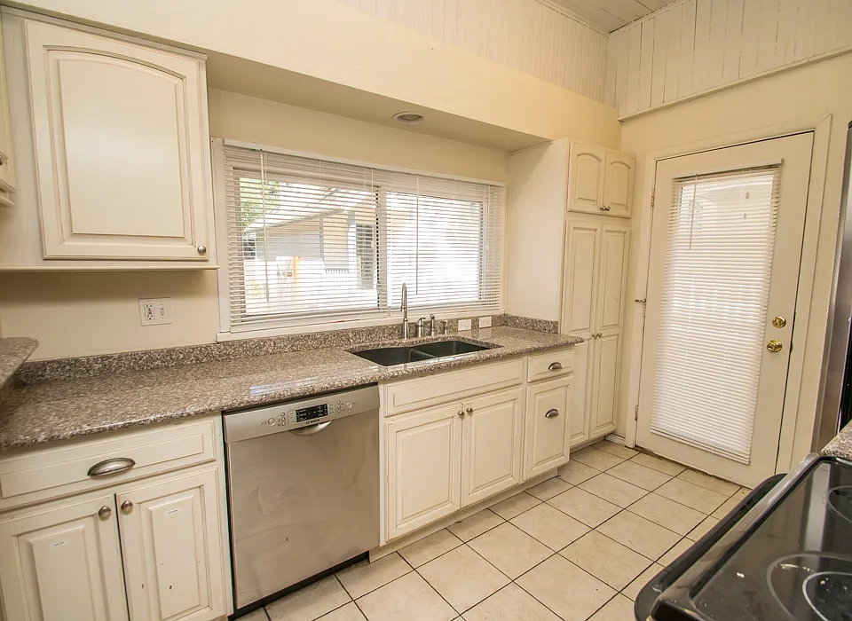 1921 Arapahoe Ave Kitchen