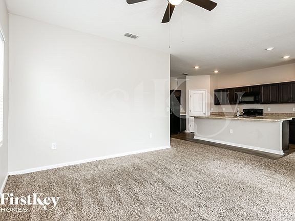 4th image of 370 Eaglecrest Dr