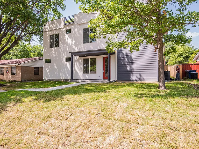 8718 Boundbrook Ave — Photo 2