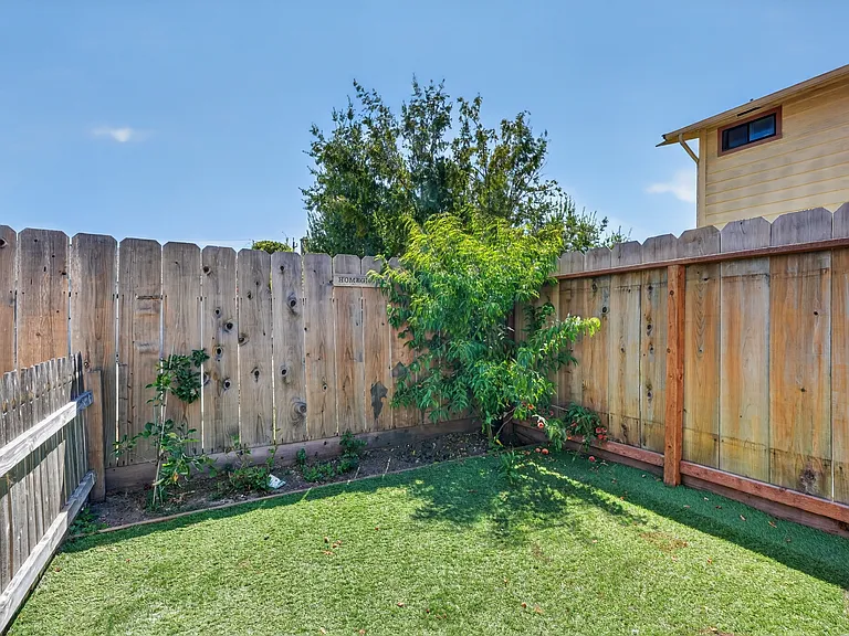 407 Riker St — Photo 31