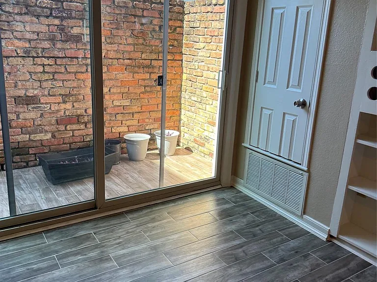1909 Brun St #4 — Photo 41