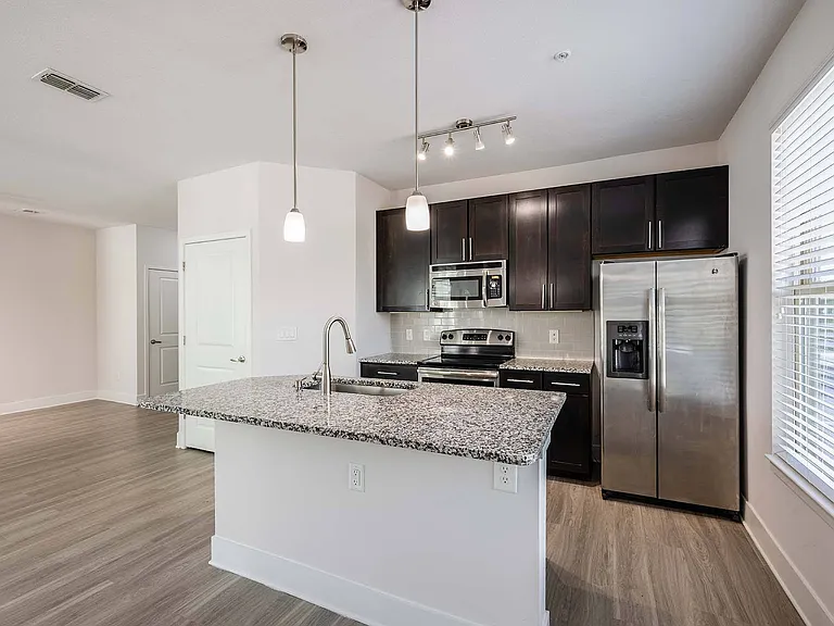 Nine12 Gateway Apartments — Photo 17