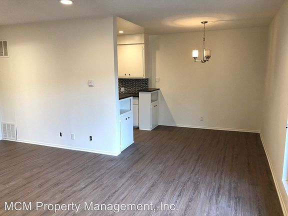 4th image of 900 N Orange Grove Ave APT 18