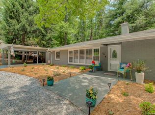 28 Hilltop Cir N, Hendersonville, NC 28791