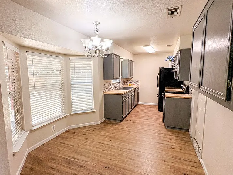 2508 Hidden Hill Dr — Photo 4