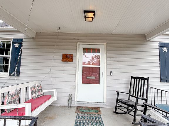 2nd image of 1415 Carter St