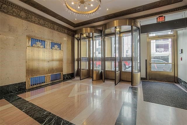 1st image of 909 Walnut St APT 604