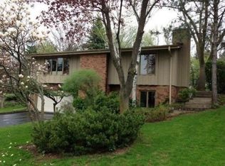 N89W17087 Highland Ct, Menomonee Falls, WI 53051