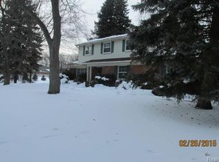 1005 E Silverbell Rd, Lake Orion, MI 48360