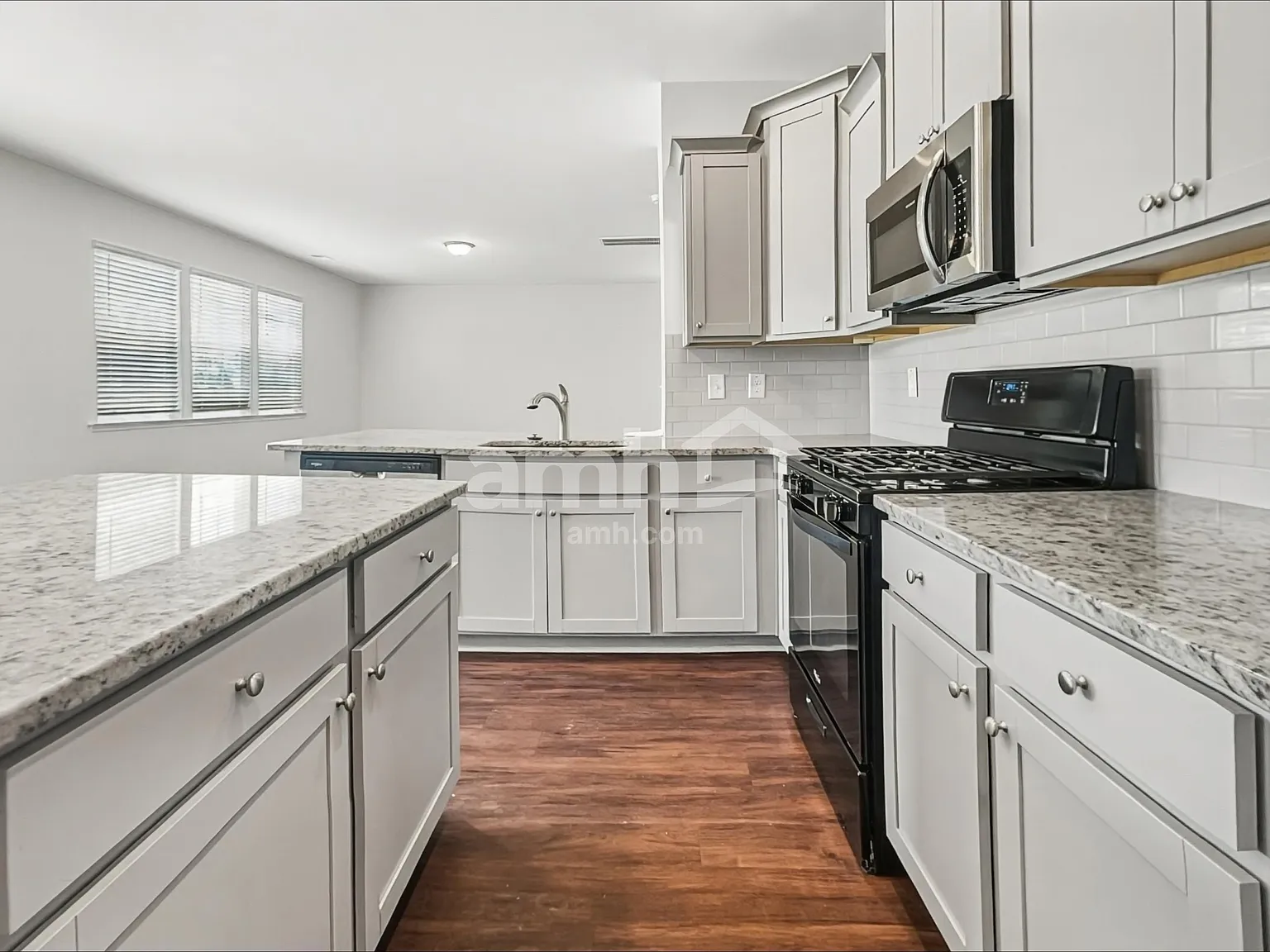 4 bed, 2.5 bath, 2591 sqft, $2,735 — Photo 4